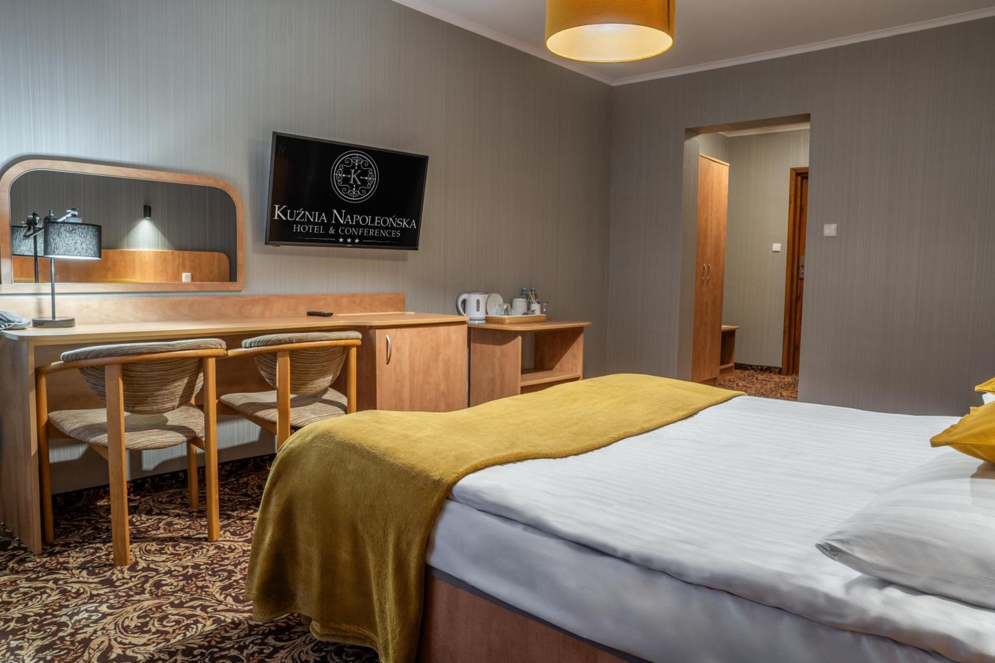 Hotel Kuznia Napoleonska Teresin ภายนอก รูปภาพ