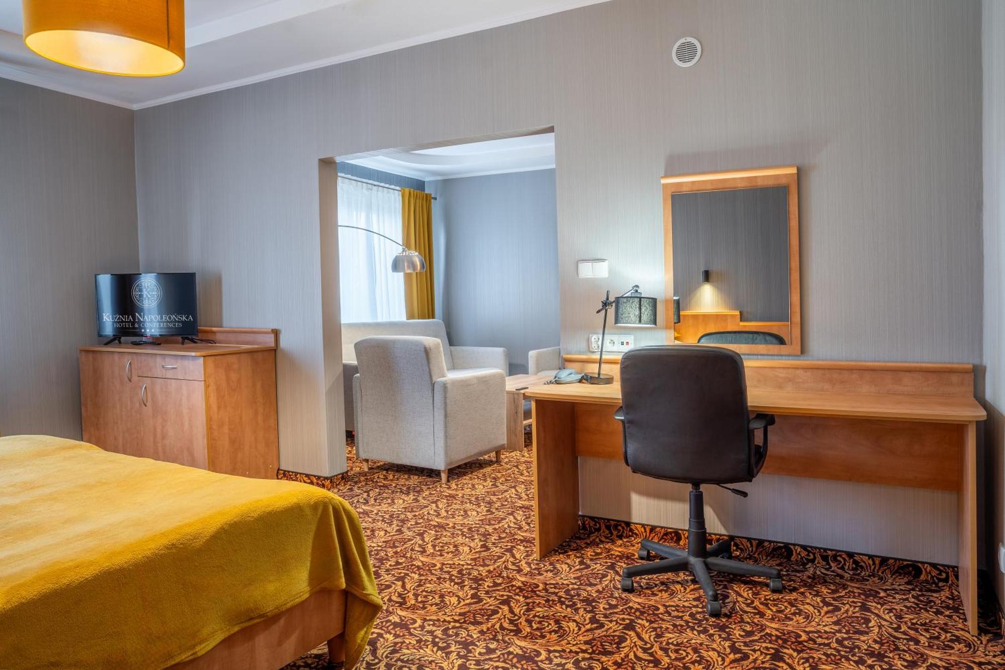 Hotel Kuznia Napoleonska Teresin ภายนอก รูปภาพ