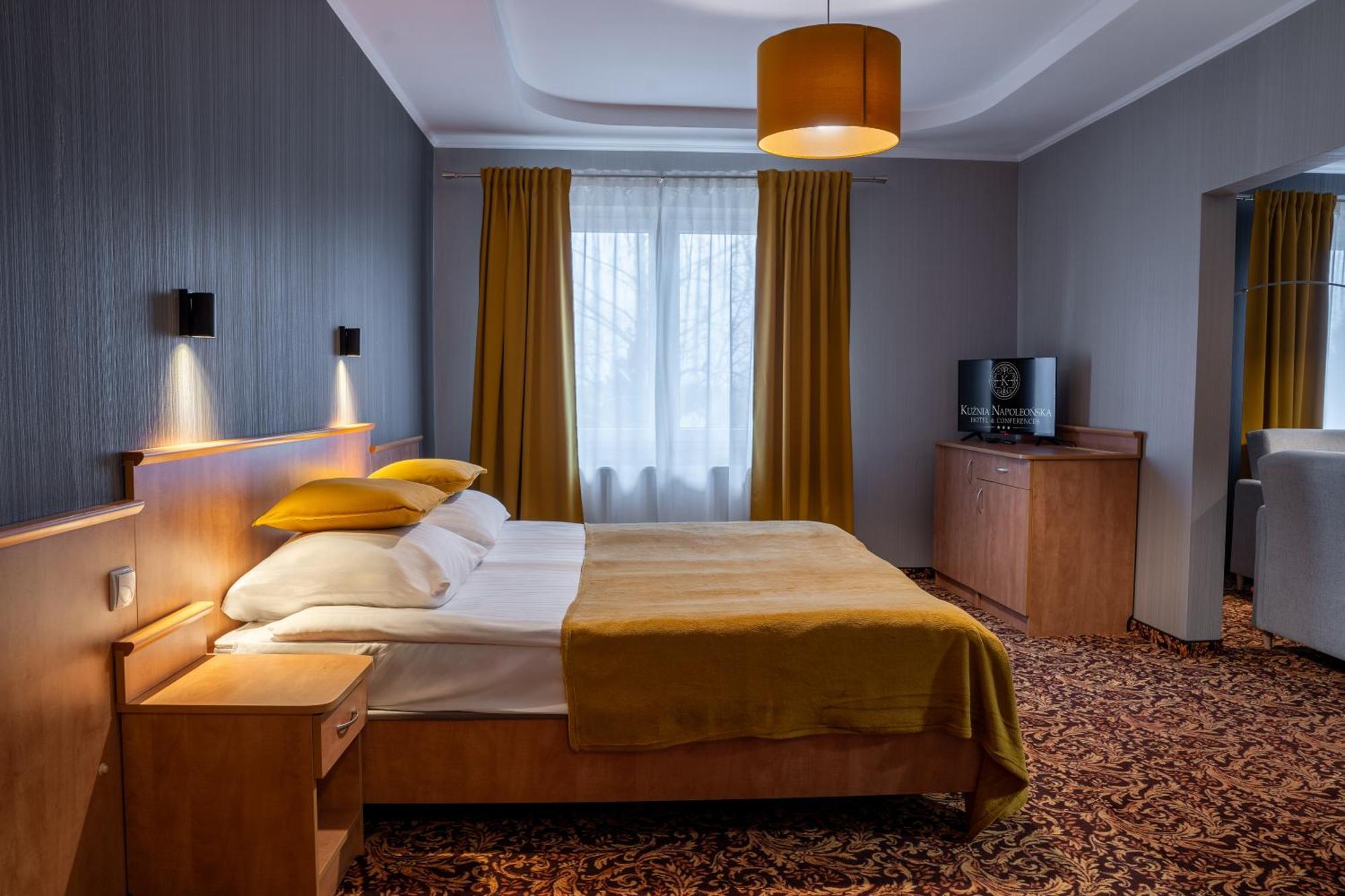 Hotel Kuznia Napoleonska Teresin ภายนอก รูปภาพ